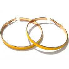Сережки-кільця з жовтою емаллю. Позолота. Діаметр: 6 см. Ширина: 5 мм.