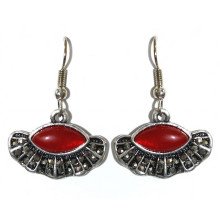 Сережки Fashion Jewelry. Під крапельне срібло. Камені: червоний агат та гематит. Довжина: 33 мм. Ширина: 22 мм.