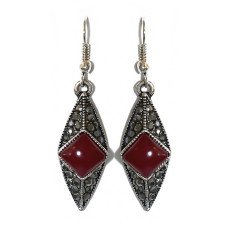 Сережки Fashion Jewelry. Під крапельне срібло. Камені: бордовий агат та гематит. Довжина: 47 мм. Ширина: 12 мм.