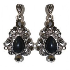 Сережки Fashion Jewelry. Під крапельне срібло. Камені: чорний агат та гематит. Довжина: 39 мм. Ширина: 21 мм.
