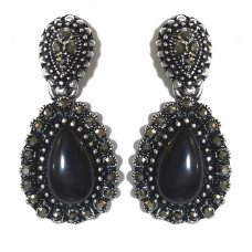 Сережки Fashion Jewelry. Під крапельне срібло. Камені: чорний агат та гематит. Довжина: 33 мм. Ширина: 16 мм.