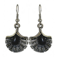 Сережки Fashion Jewelry. Під крапельне срібло. Камені: чорний агат та гематит. Довжина: 4.3 см. Ширина: 20 мм.