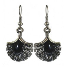 Сережки Fashion Jewelry. Під крапельне срібло. Камені: чорний агат та гематит. Довжина: 4.3 см. Ширина: 20 мм.