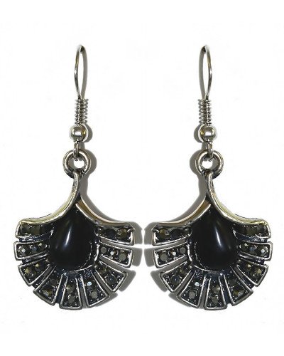 Сережки Fashion Jewelry. Під крапельне срібло. Камені: чорний агат та гематит. Довжина: 4.3 см. Ширина: 20 мм.