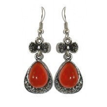 Сережки Fashion Jewelry. Під крапельне срібло. Камені: бордовий агат та гематит. Довжина: 4.8 см. Ширина: 16 мм.