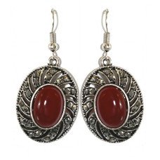 Сережки Fashion Jewelry. Під крапельне срібло. Камені: бордовий агат та гематит. Довжина: 4.5 см. Ширина: 21 мм.