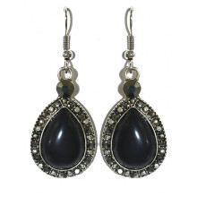 Сережки Fashion Jewelry. Під крапельне срібло. Камені: чорний агат та гематит. Довжина: 4.7 см. Ширина: 18 мм.