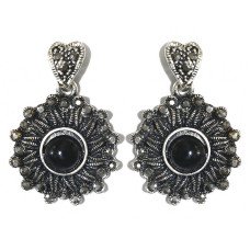 Сережки-гвоздики Fashion Jewelry. Під крапельне срібло. Камені: агат та гематит. Довжина: 32 мм. Ширина: 23 мм.