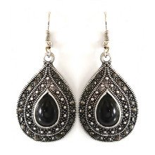 Сережки Fashion Jewelry. Під крапельне срібло. Камені: чорний агат та гематит. Довжина: 49 мм. Ширина: 23 мм.