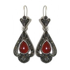 Сережки Fashion Jewelry. Під крапельне срібло. Камені: бордовий агат та гематит. Довжина: 45 мм. Ширина: 17 мм.