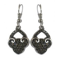 Сережки Fashion Jewelry. Під крапельне срібло. Камені: гематит. Довжина: 37 мм. Ширина: 16 мм.