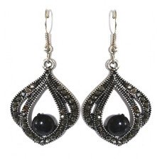 Сережки Fashion Jewelry. Під крапельне срібло. Камені: чорний агат та гематит. Довжина: 46 мм. Ширина: 24 мм.