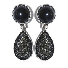 Сережки-гвоздики Fashion Jewelry. Під крапельне срібло Камені: чорний агат та гематит Довжина: 34 мм Ширина: 12 мм