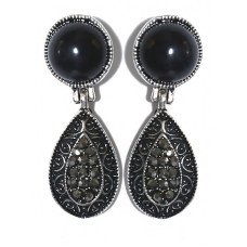 Сережки-гвоздики Fashion Jewelry. Під крапельне срібло Камені: чорний агат та гематит Довжина: 34 мм Ширина: 12 мм