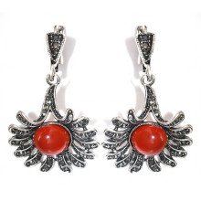 Сережки Fashion Jewelry. Під крапельне срібло. Камені: бордовий агат та гематит. Довжина: 42 мм. Ширина: 26 мм.