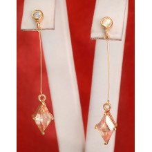 Сережки-гвоздики. Позолота. Камені: жовто-коричневий та білий циркон. Довжина: 4,1 см. Ширина: 8 мм.