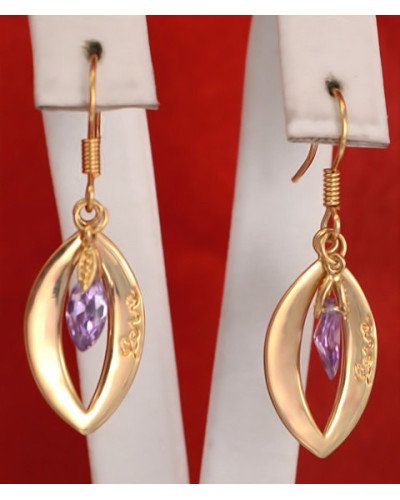 Сережки. Позолота. Камені: бузковий циркон. Довжина: 3,7 см. Ширина: 13 мм.