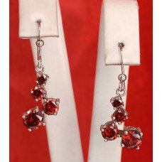Сережки. Родій. Камені: червоний циркон. Довжина: 3,3 см. Ширина: 14 мм.