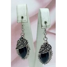 Сережки петлі.Колір: під крапельне срібло. Камені : чорний агат і гематит. Висота: 5.1 см. Ширина: 17 мм