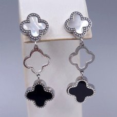 Сережки-гвоздики Stainless Steel з білою та чорною емаллю. Сталь. Родій. Довжина: 42 мм. Ширина: 13 мм.