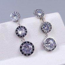 Сережки-гвоздики Stainless Steel з білим цирконом. Сталь. Родій. Довжина: 33 мм. Ширина: 11 мм.