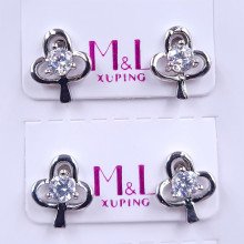 Сережки-гвоздики ХР M&L. Родій. Камені: білий циркон. Довжина: 10 мм. Ширина: 8 мм. 12 пар