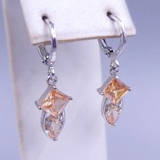 Сережки ХР. Родій. Камені: бежевий циркон. Довжина: 30 мм. Ширина: 9 мм.