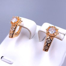 Сережки XР M&L. Позолота 18К. Камені: білий циркон. Довжина: 16 мм. Ширина: 7 мм.
