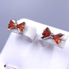 Сережки-гвоздики XР. Родій. Камені: червоний циркон. Довжина: 7 мм. Ширина: 12 мм.