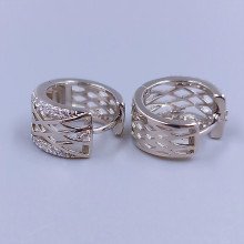 Серьги ХР. Родий. Камені: білий циркон. Діаметр: 13 мм. Ширина: 7 мм.