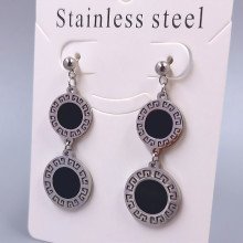 Сережки-гвоздики Stainless Steel з чорною емаллю. Сталь. Родій. Довжина: 44 мм. Ширина: 17 мм.