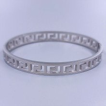 Жорсткий браслет Stainless Steel. Сталь. Родій. Діаметр: 70 мм. Ширина: 8 мм.