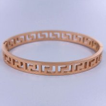 Жорсткий браслет Stainless Steel. Сталь. Позолота ЧВ. Діаметр: 70 мм. Ширина: 8 мм.