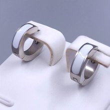 Сережки Stainless Steel з білою емаллю. Сталь. Родій. Діаметр: 14 мм. Ширина: 4 мм.