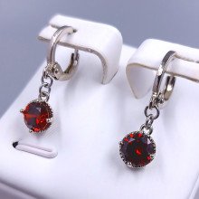 Сережки ХР. Родій. Камені: бордовий циркон. Довжина: 23 мм. Ширина: 7 мм.