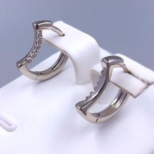 Сережки ХР. Родій. Камені: білий циркон. Довжина: 15 мм Ширина: 2 мм Діаметр: 15 мм