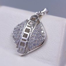 Кулон XР. Родій. Камені: білий циркон. Довжина: 29 мм. Ширина: 20 мм.