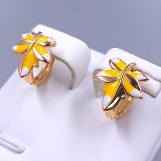 Сережки XР з жовтою та білою емаллю. Позолота 18К. Діаметр: 13 мм. Ширина: 12 мм.
