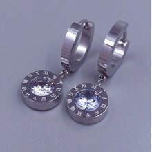 Сережки Stainless Steel. Сталь. Родій. Камені: білий циркон. Довжина: 26 мм. Ширина: 10 мм.