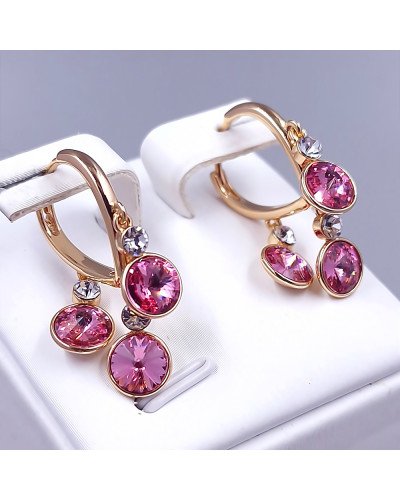 Сережки ХР. Позолота 18К. Камені: Swarovski рожевого кольору та білий циркон. Довжина: 27 мм, ширина: 15 мм