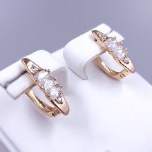 Сережки XР. Позолота 18К. Камені: білий циркон. Довжина: 17 мм. Ширина: 5 мм.