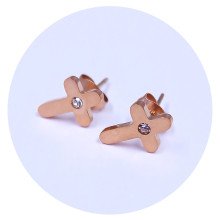 Сережки-гвоздики Stainless Steel. Позолота ЧВ. Родій. Камені: білий циркон. Довжина: 12 мм. Ширина: 8 мм.