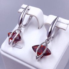 Сережки ХР. Родій. Камені: бордовий циркон. Довжина: 33 мм. Ширина: 14 мм.