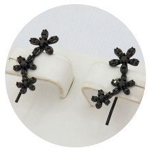 Кафи XР, вкриті чорною емаллю. Камені: циркон. Позолота 18К. Довжина: 20 мм. Ширина: 8 мм.