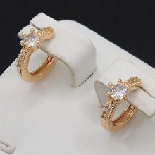 Сережки XР M&L. Позолота 18К. Камені: білий циркон. Діаметр: 12 мм. Ширина: 4 мм.