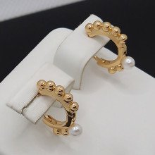 Сережки XР. Позолота 18К. Камені: перли. Довжина: 10 мм. Ширина: 3 мм.