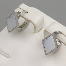 Сережки Stainless Steel з перламутровою емаллю. Сталь. Родій. Довжина: 13 мм. Ширина: 10 мм.