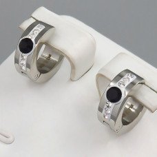 Сережки Stainless Steel з білою емаллю. Сталь. Родій. Камені: білий та чорний циркон. Довжина: 13 мм. Ширина: 11 мм.