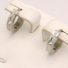 Сережки Stainless Steel. Сталь. Родій. Камені: білий циркон. Довжина: 12 мм. Ширина: 3 мм.