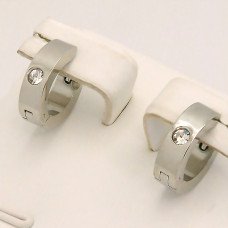 Сережки Stainless Steel. Сталь. Родій. Камені: білий циркон. Довжина: 12 мм. Ширина: 4 мм.